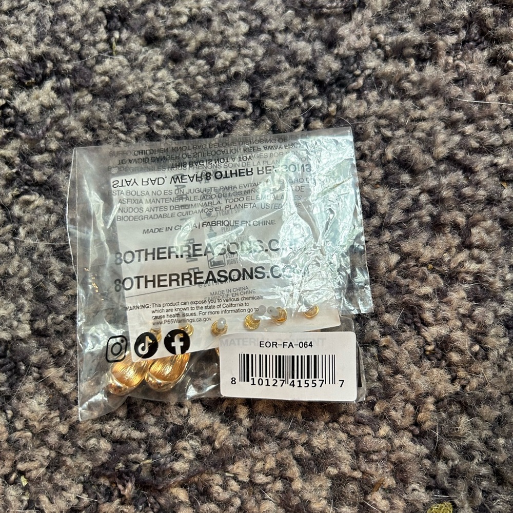 80R earrings new